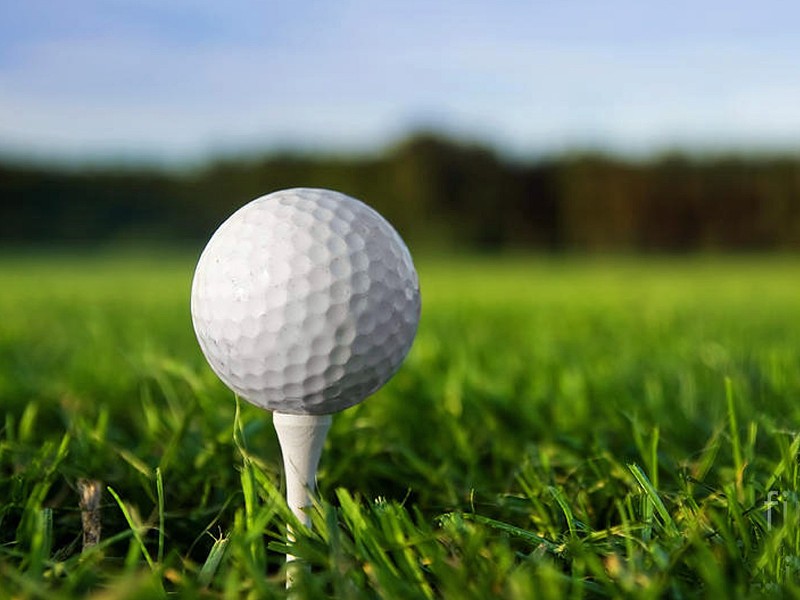 golfball auf tee